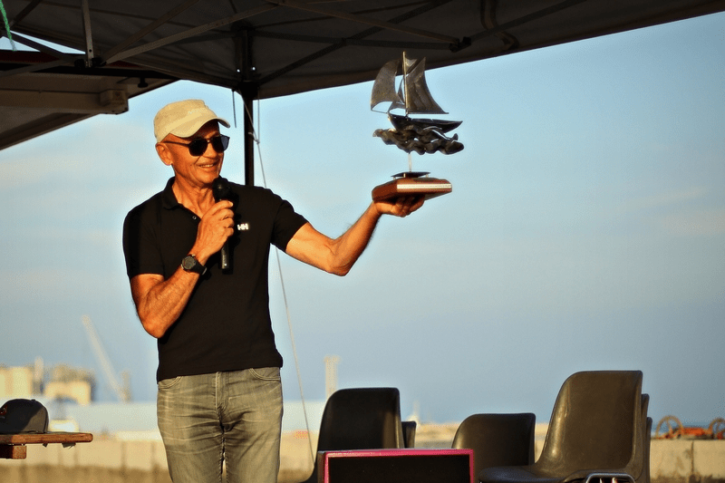 Le président Du CNP, Pierre Carayon, recevant pour la troisième fois l’OCCITANIA CUP