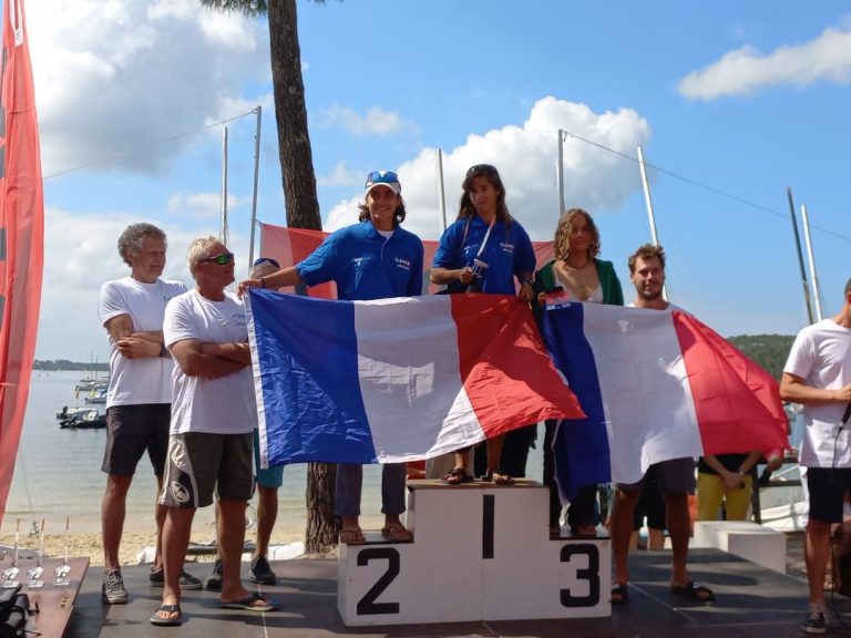 podium Aurore et son entraîneur