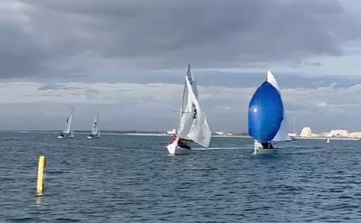 You are currently viewing Les voiliers s’affrontent dans la baie de Camargue : Match Racing en Occitanie