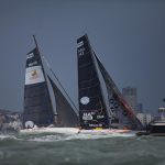 Lire la suite à propos de l’article Transat Café l’OR : L’équipage de Louis TORREILLES fait front avant l’escale à La Corogne