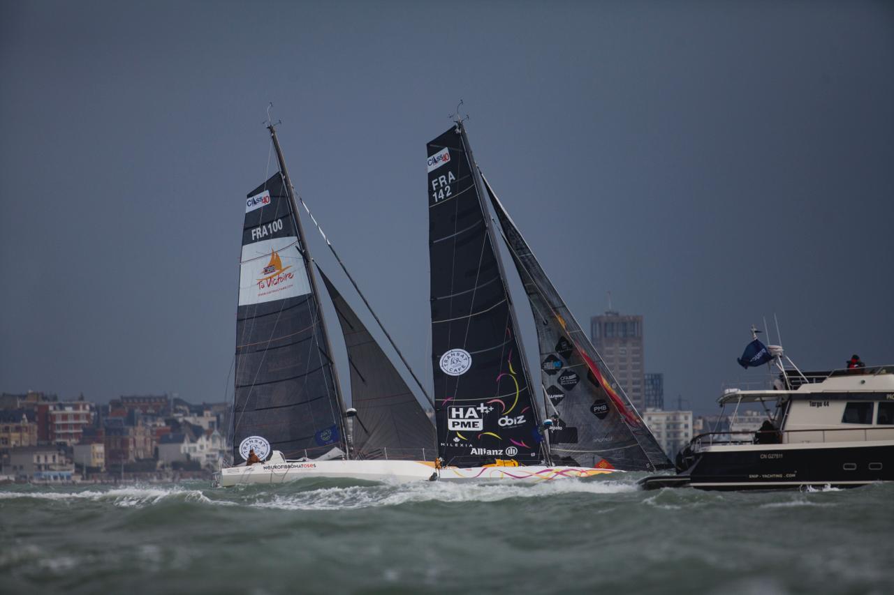 You are currently viewing Transat Café l’OR : L’équipage de Louis TORREILLES fait front avant l’escale à La Corogne